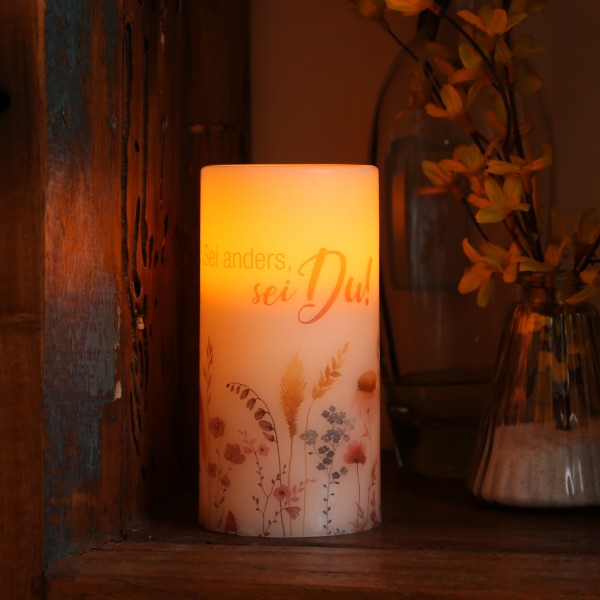 LED Kerze mit Blumenmotiv und Zitat - Echtwachs - orange flackernde LED - H: 15cm - D: 7,5cm - Innen