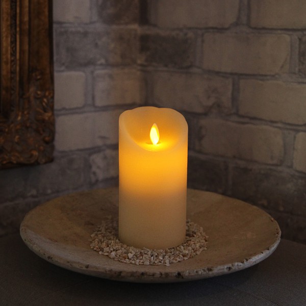 LED Kerze M-Twinkle - Echtwachs - mechanisch bewegte Flamme - Timer - H: 15cm - beige
