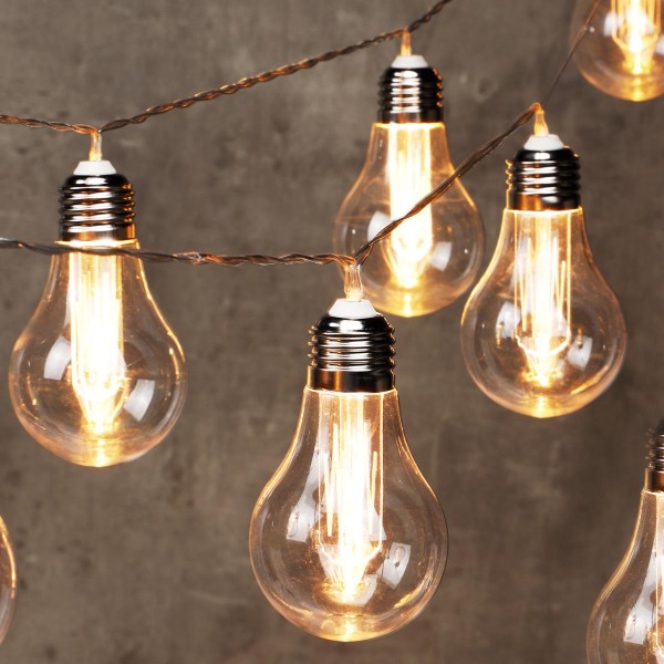 LED Lichterkette im Glühbirnen Design - 10 warmweiße LED Glühbirnen - L: 2,4m - Timer - Batterie